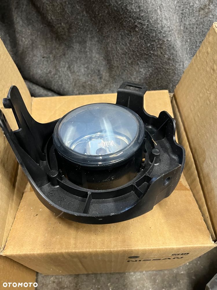 Lampa przednia przeciwmgielna Nissan Navara d40 nowa