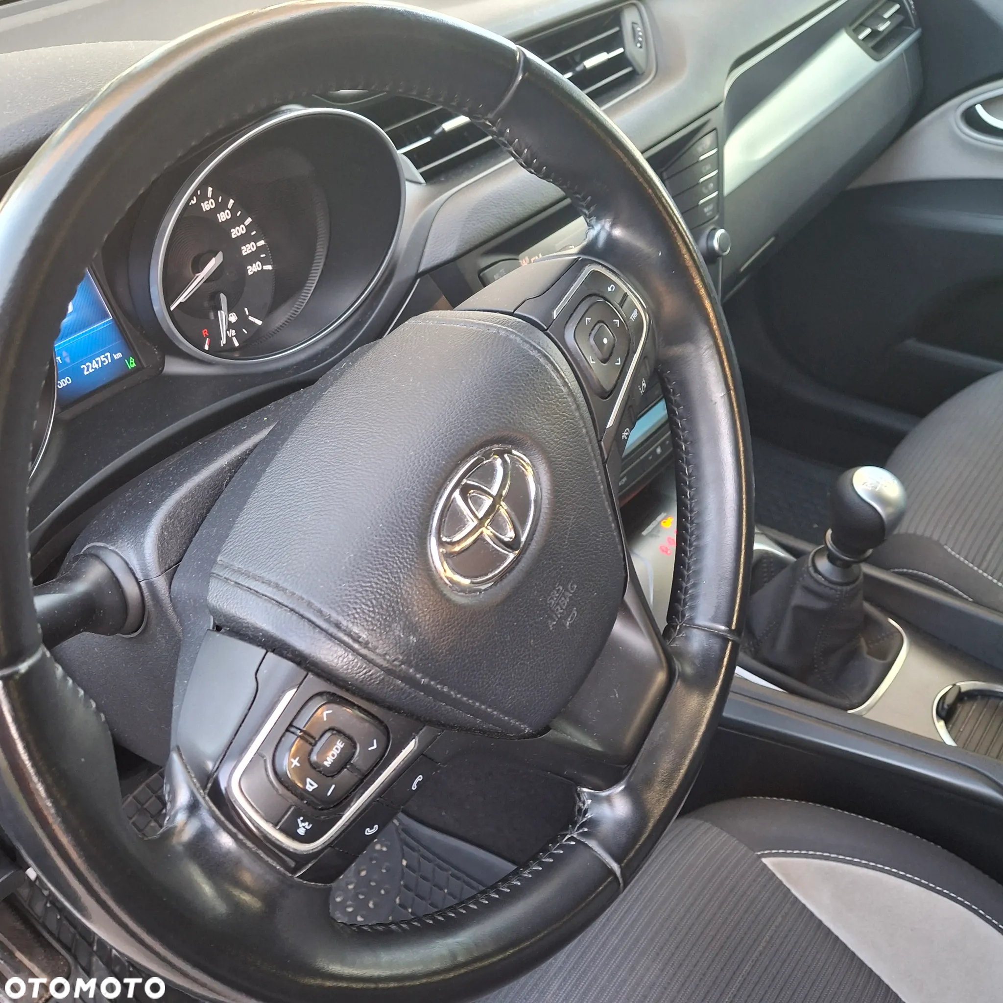 Toyota Avensis 1.8 Premium - 13