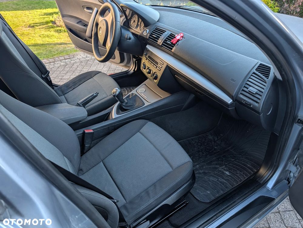 BMW Seria 1 116i - 11