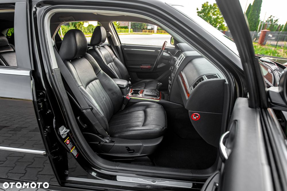 Chrysler 300C - 21
