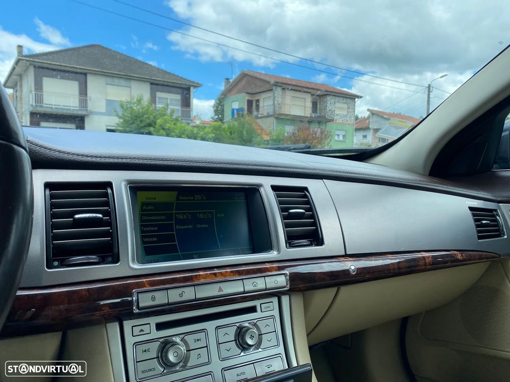 Jaguar XF 3.0 D V6 Premium Luxury - 27