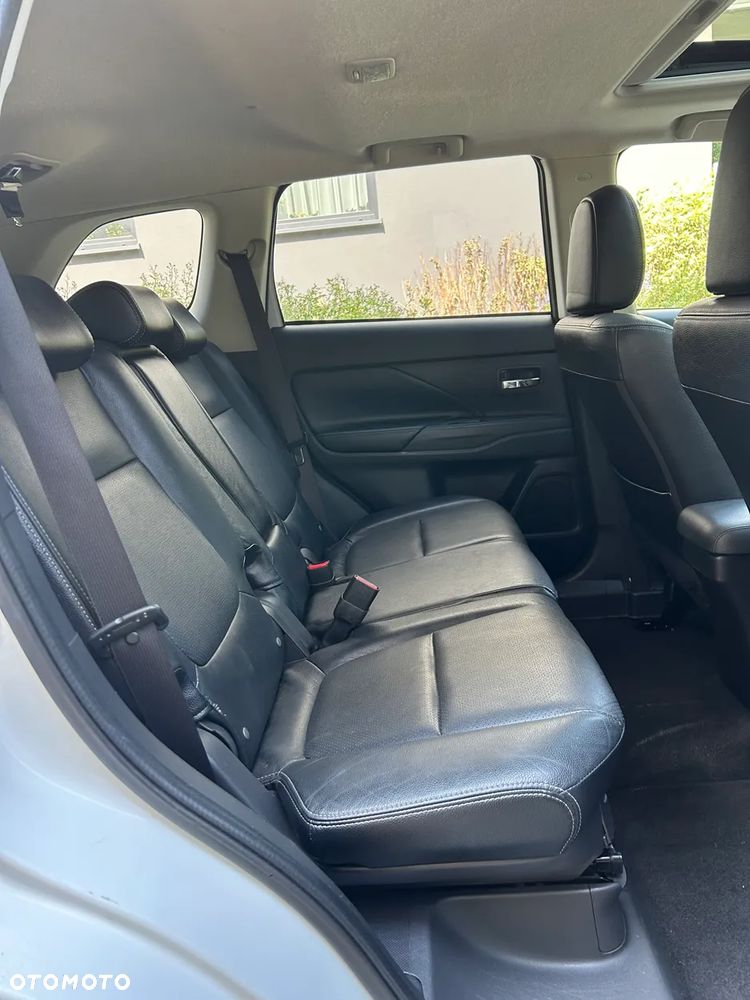 Mitsubishi Outlander 2.2 DI-D 4WD Instyle - 9