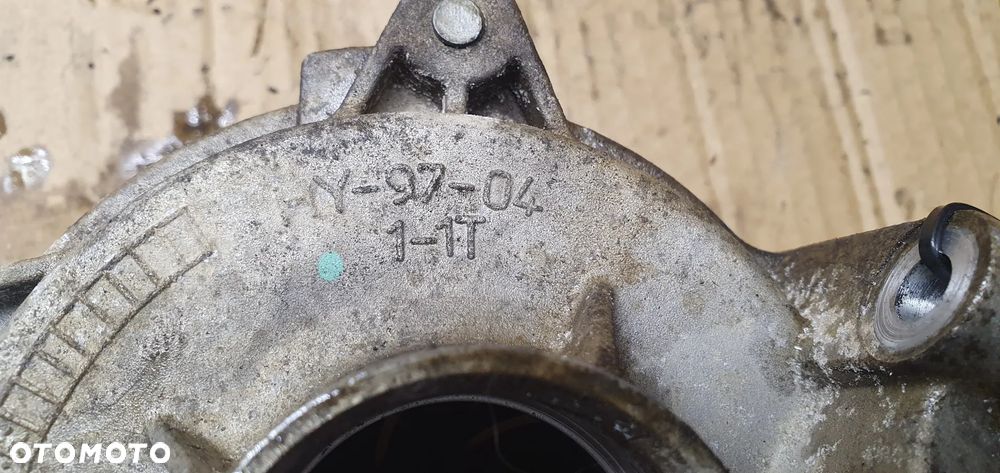 Pompa wody płynu koło pasowe Kia Sportage III 2.0 CRDI - 8