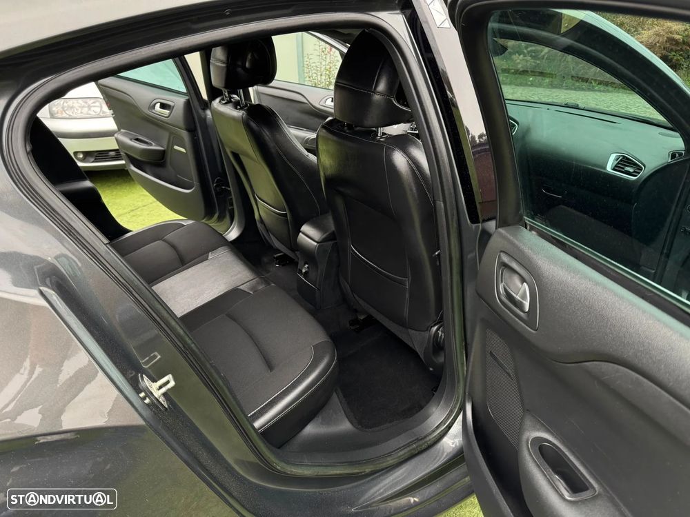 Citroën DS4 1.6 e-HDi So Chic - 9