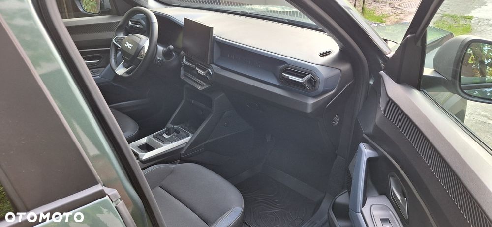 Dacia Duster 1.6 Full Hybrid 140 Journey MMT - 34