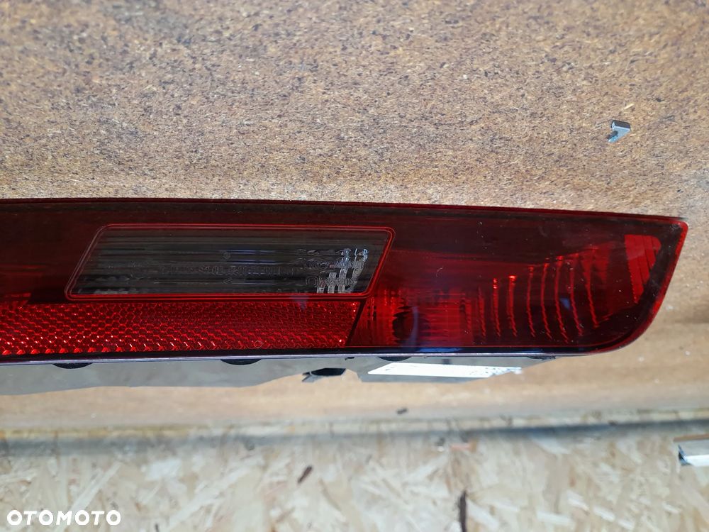 AUDI Q3 8U0 LAMPA TYLNA LEWA W ZDERZAK 8U0945095B - 2