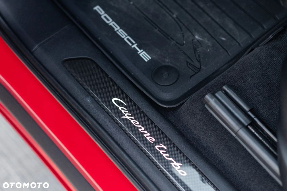 Porsche Cayenne Turbo - 16
