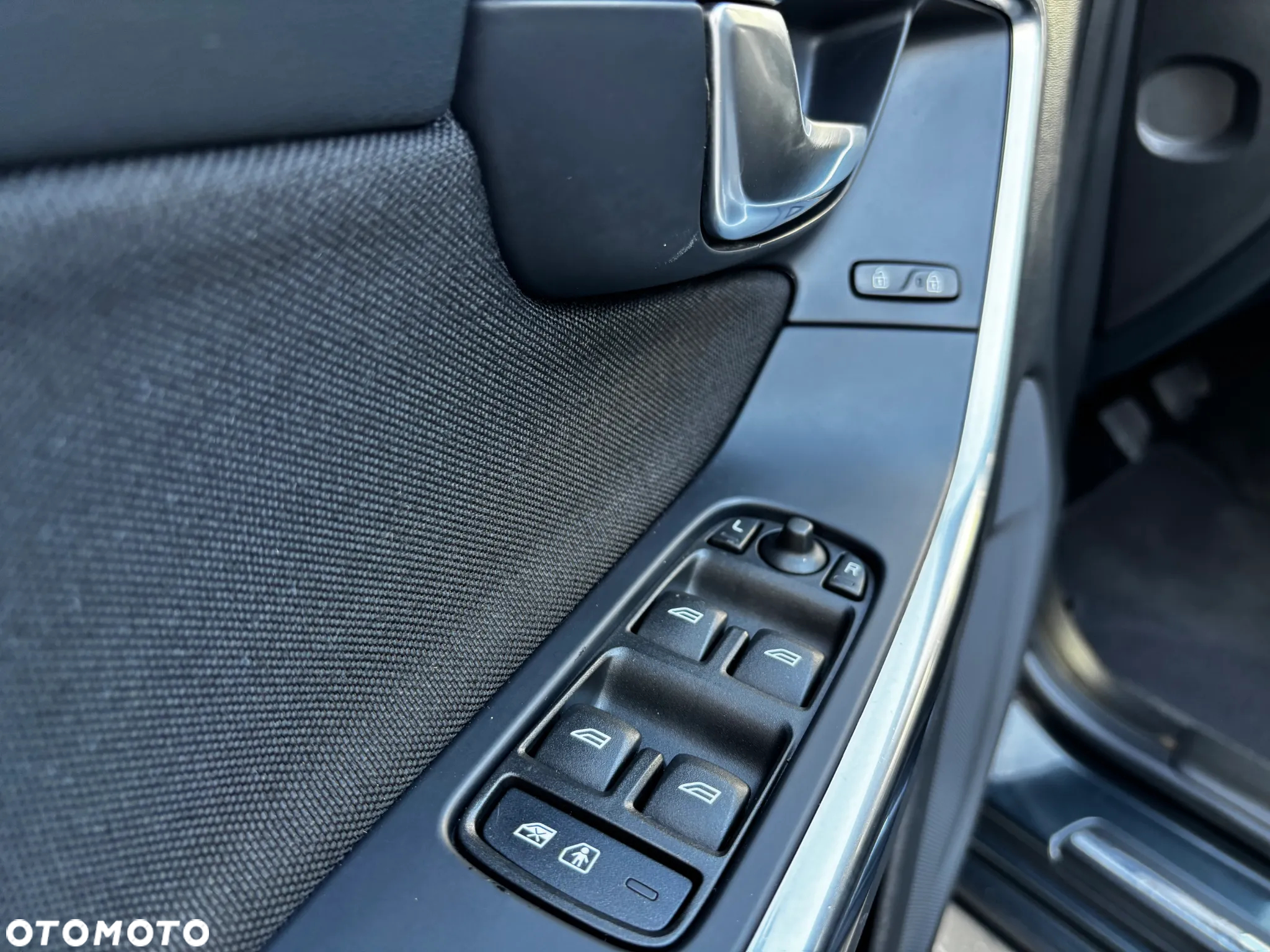 Volvo V60 D2 Momentum - 28