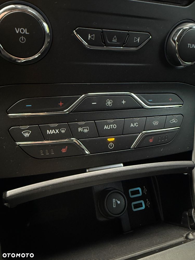 Ford S-Max - 32