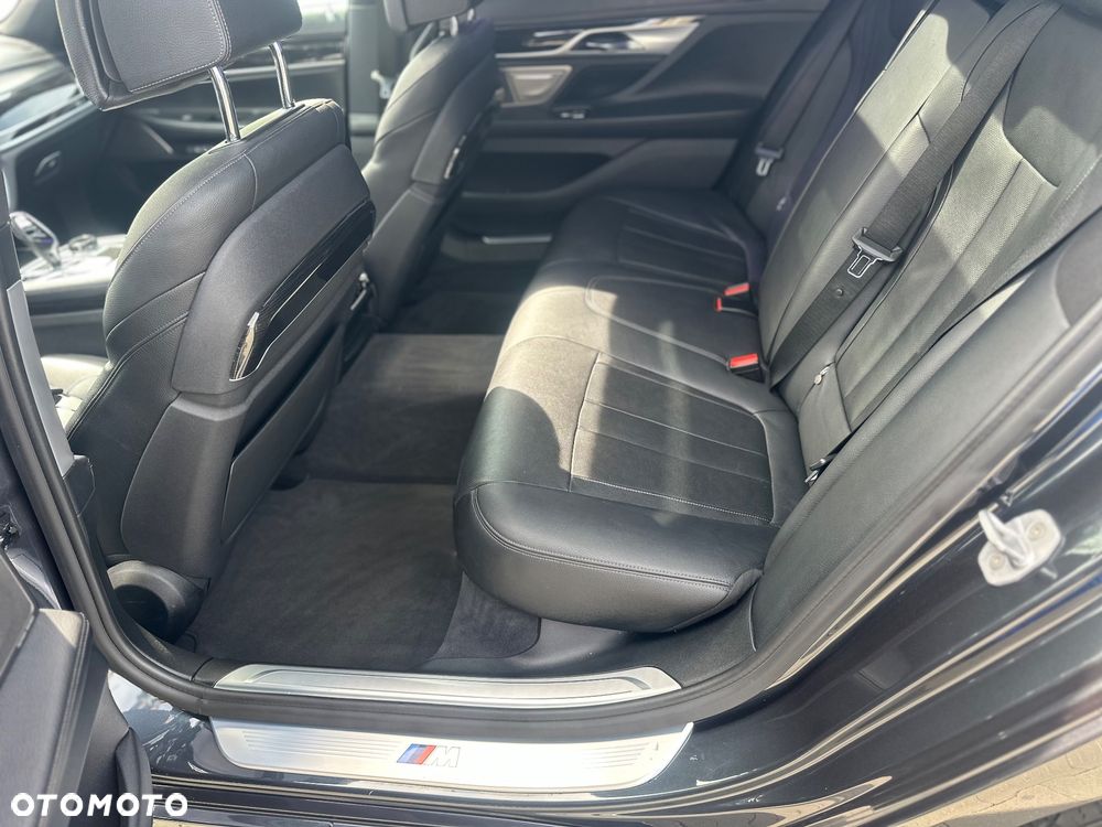 BMW Seria 7 740Li - 22