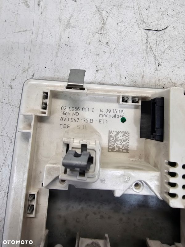 LAMPKA PODSUFITKI AUDI A3 8V 8V0947135B ET1 - 6