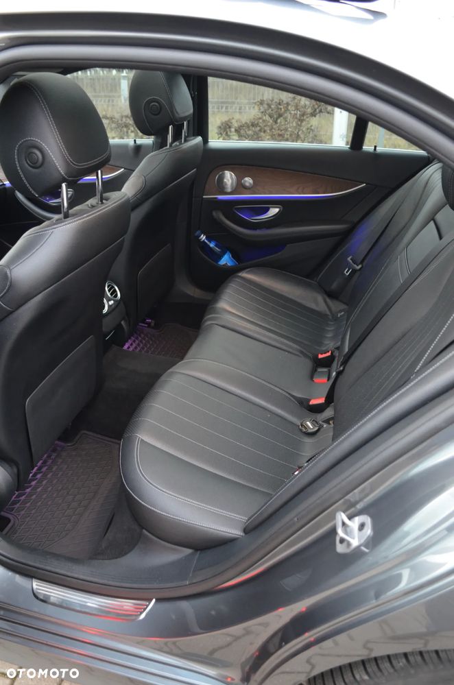Mercedes-Benz Klasa E 300 9G-TRONIC AMG Line - 8