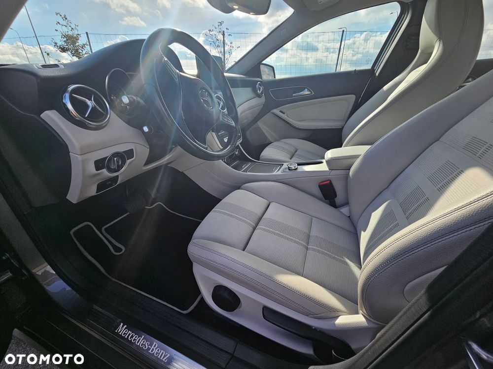 Mercedes-Benz GLA 180 7G-DCT - 8