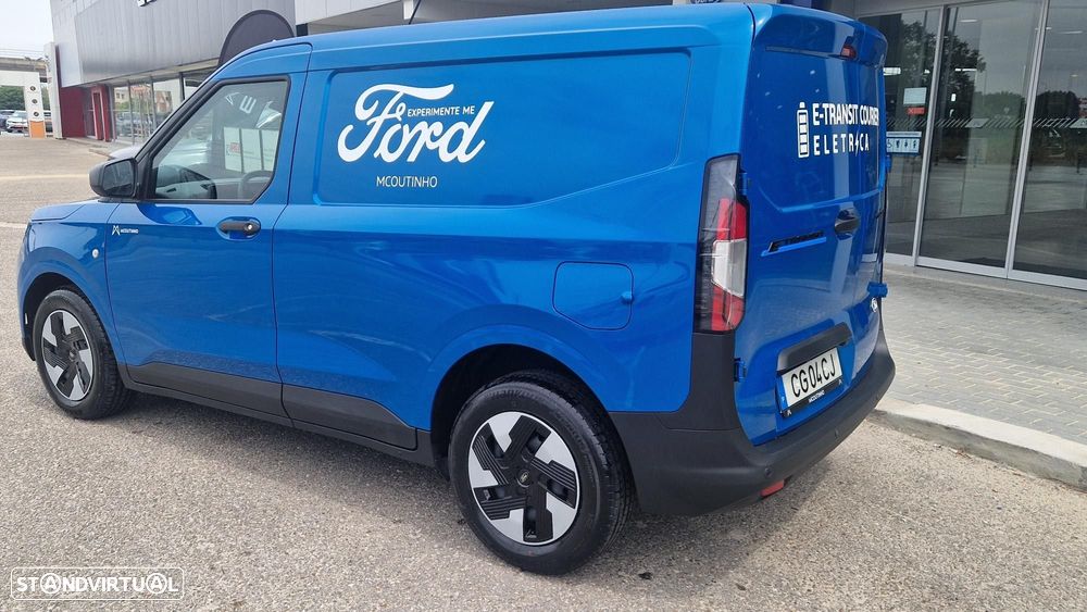 Ford Courier - 3