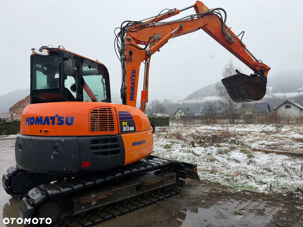 Komatsu Koparka Gąsienicowa 8 ton PC80MR-3. Sprowadzona z Norwegii. Centralne smarowanie!! Maszyna  jak Nowa 2016rok. 3200mtg 3x łamane Ramię. Klima ser.DEKRA. Własna pompa paliwa. Ani deka luzów i wycieków. Gąsienice klepki bez zużycia! Podwozie w pięknym stanie. Okazja Maszyna zadbana!! Po serwisach eksploatacyjnych. - 22