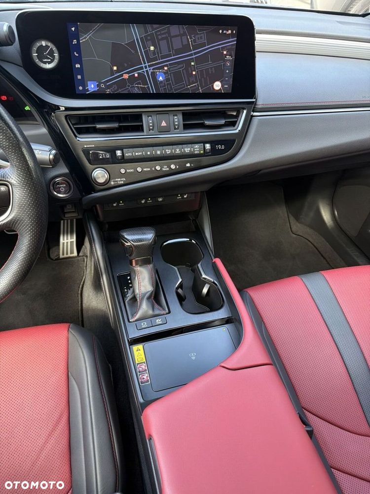 Lexus ES 300h F Sport Edition - 17