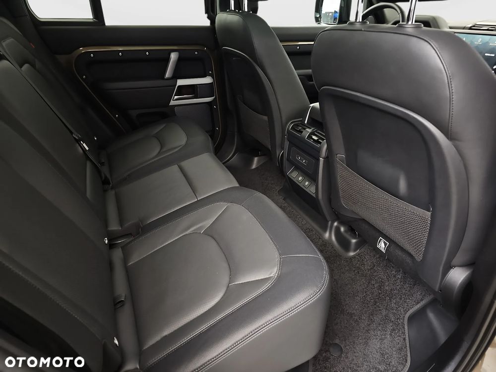Land Rover Defender 3.0 D300 mHEV X-Dynamic HSE - 28
