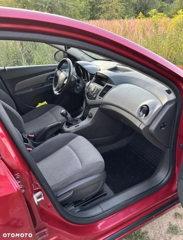 Chevrolet Cruze 1.6 Base - 9