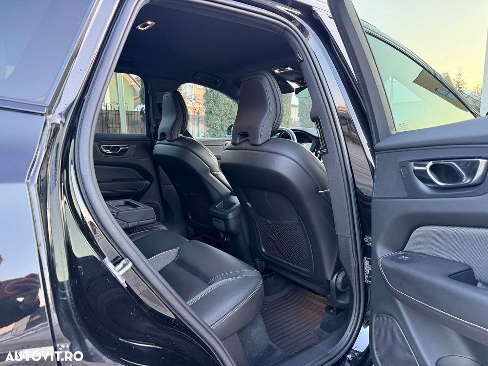 Volvo XC 60 B5 MHEV AWD R-Design - 18