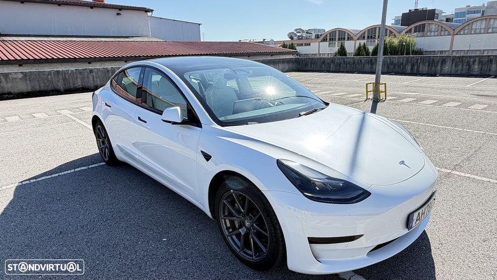 Tesla Model 3 - 8