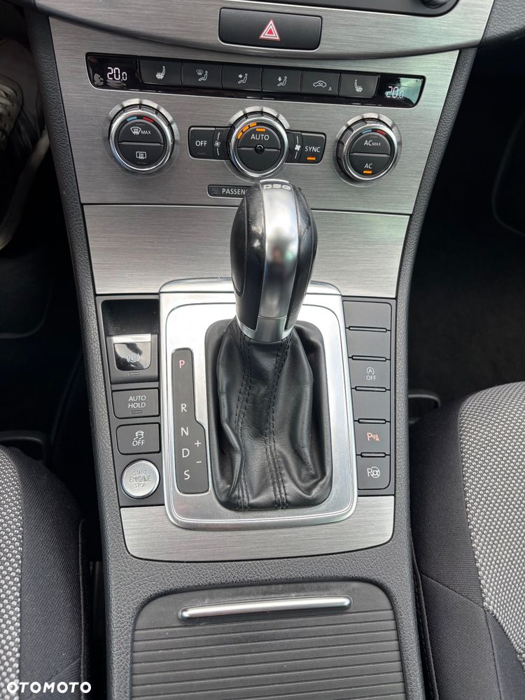 Volkswagen Passat 2.0 TDI Comfortline DSG - 19