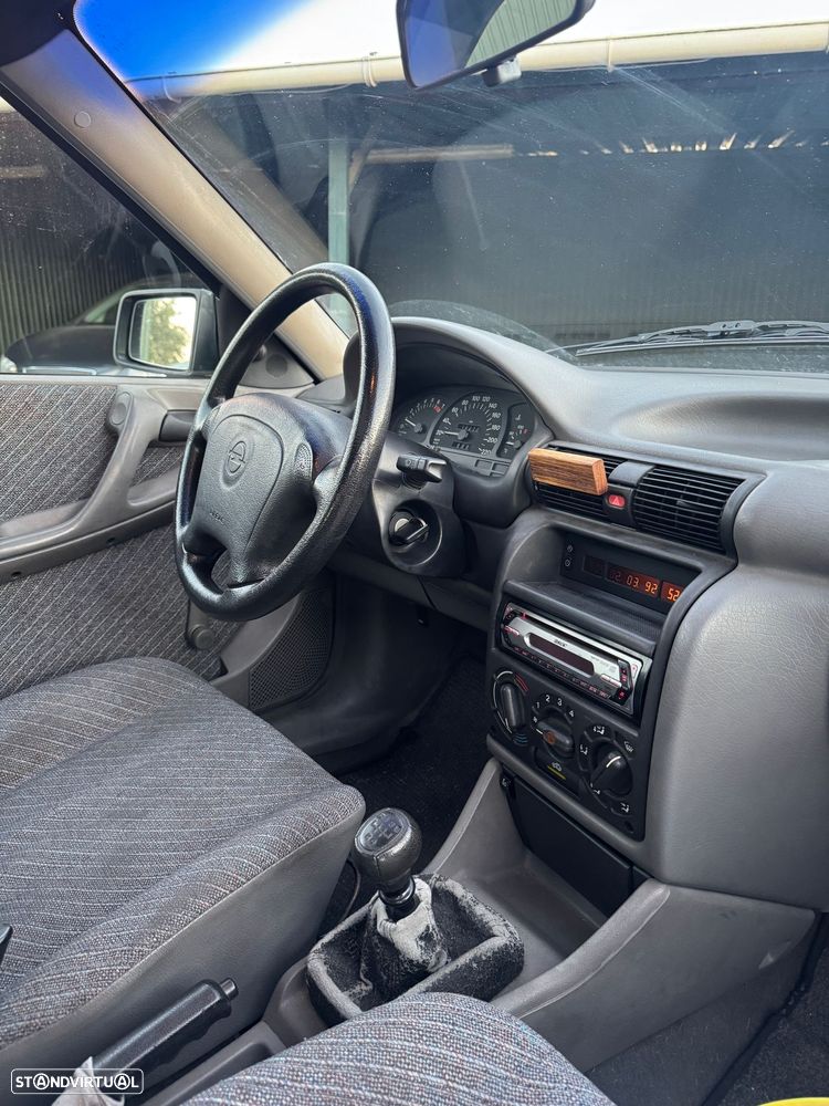 Opel Astra Caravan 1.4i Club - 2