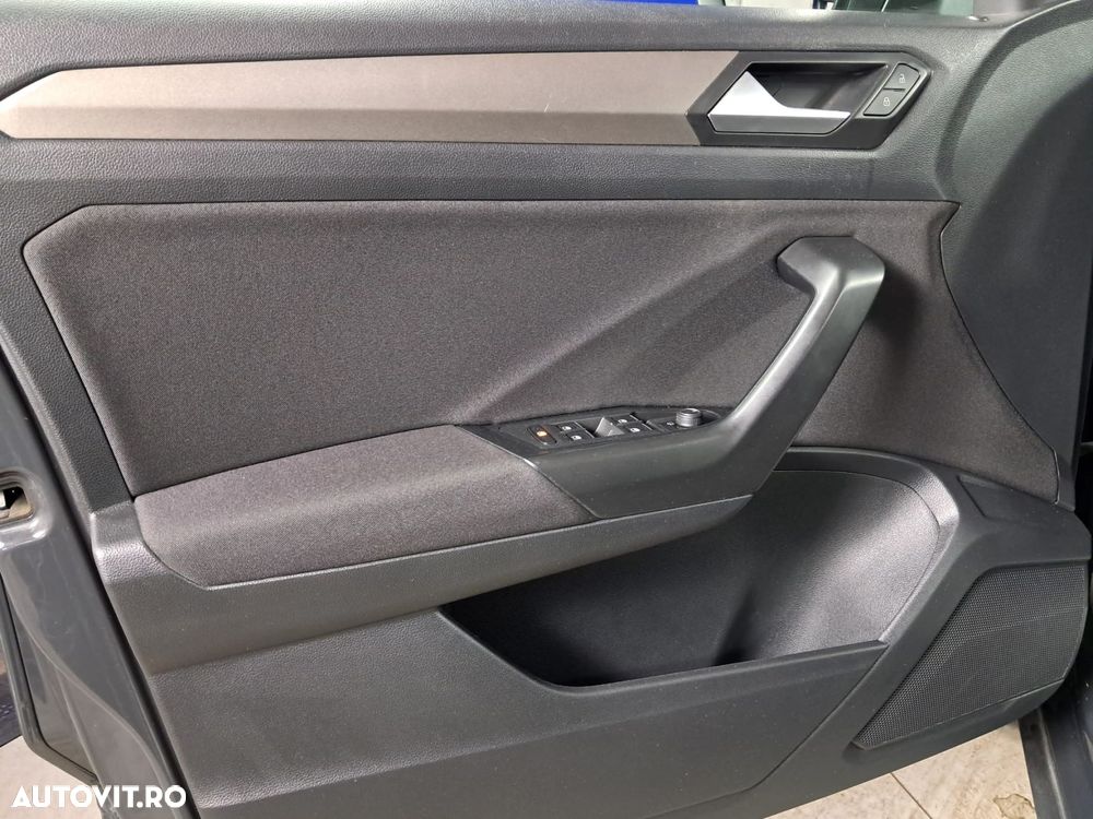Volkswagen T-Roc - 10