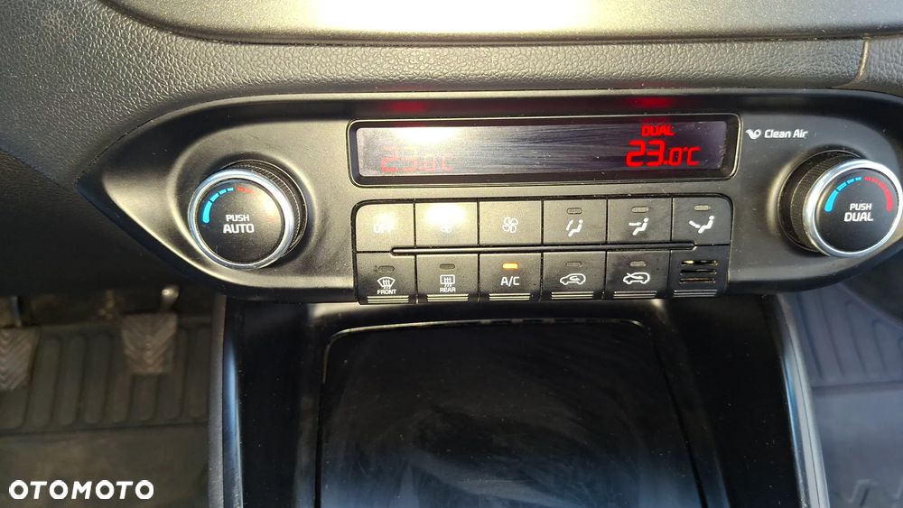 Kia Carens 1.7 CRDi XL 7os - 12