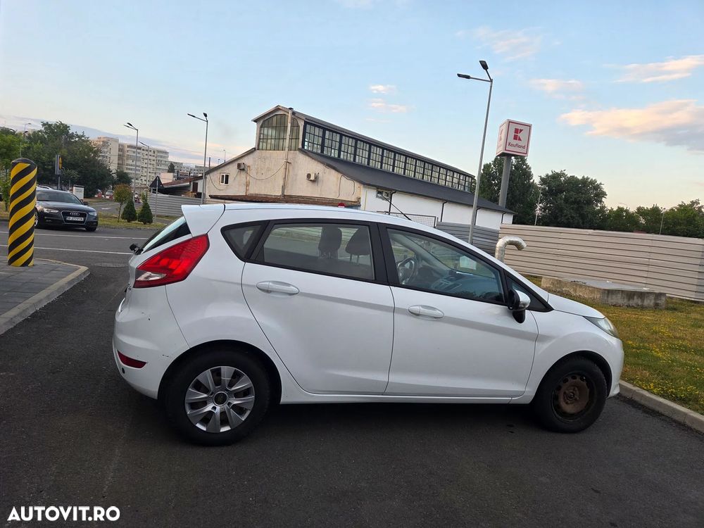 Ford Fiesta 1.6 TDCI DPF Ghia - 9