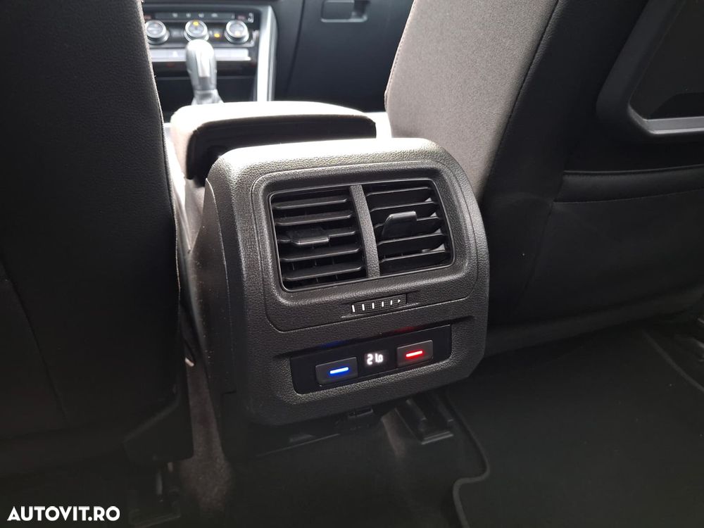 Volkswagen Touran - 33