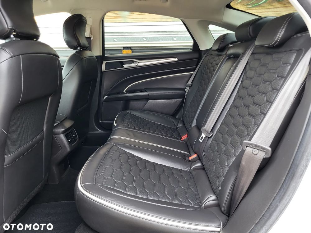 Ford Mondeo 2.0 Hybrid Vignale Plus - 24