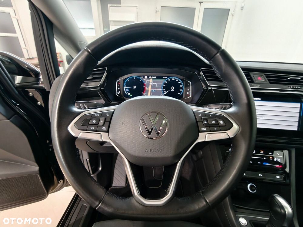 Volkswagen Touran - 11