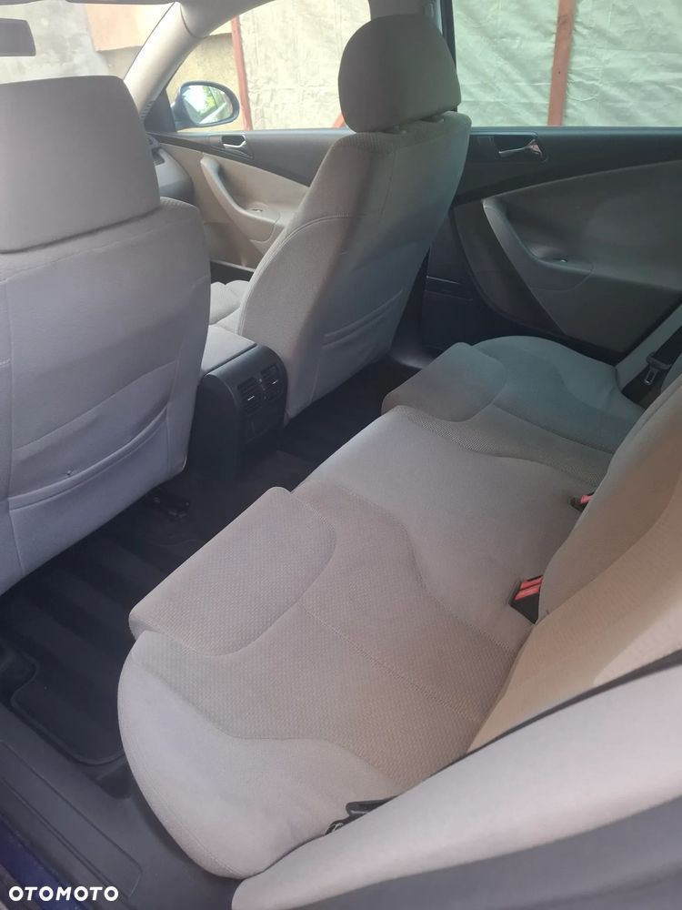 Volkswagen Passat 1.6 FSI Comfortline - 6