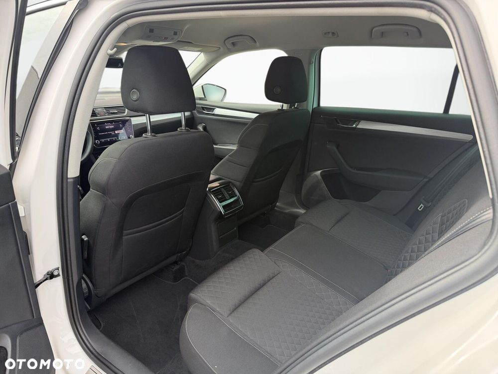 Skoda Superb 2.0 TDI SCR Ambition DSG - 32