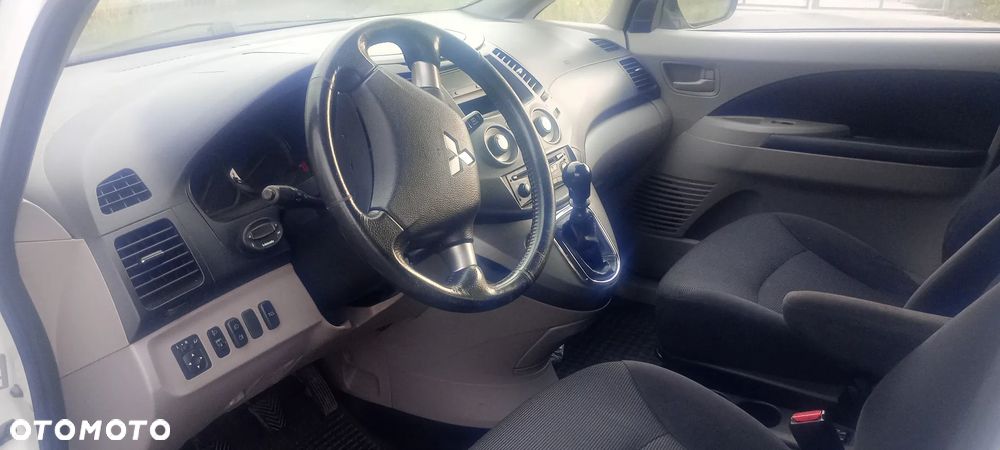 Mitsubishi Grandis 2.0 DID Instyle - 4