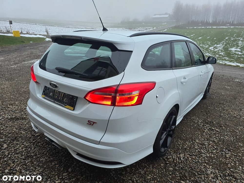 Ford Focus 2.0 EcoBoost ST mit Leder-Exclusiv-Paket - 13