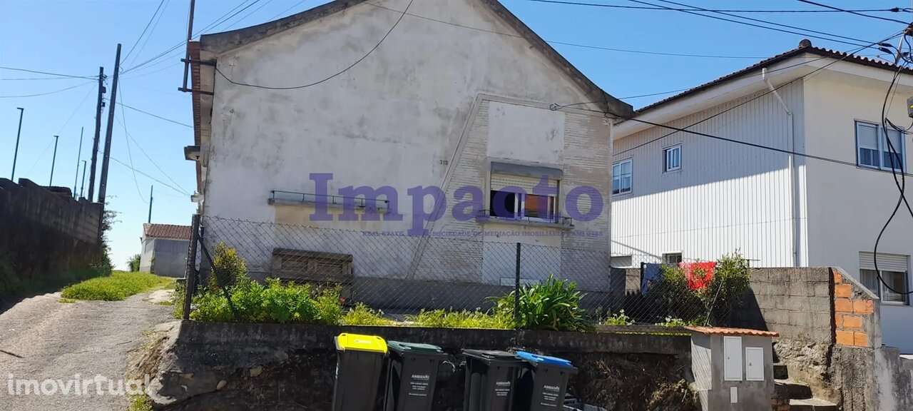 2 Moradias T2 para remodelar em São João da Madeira - Grande imagem: 2/5