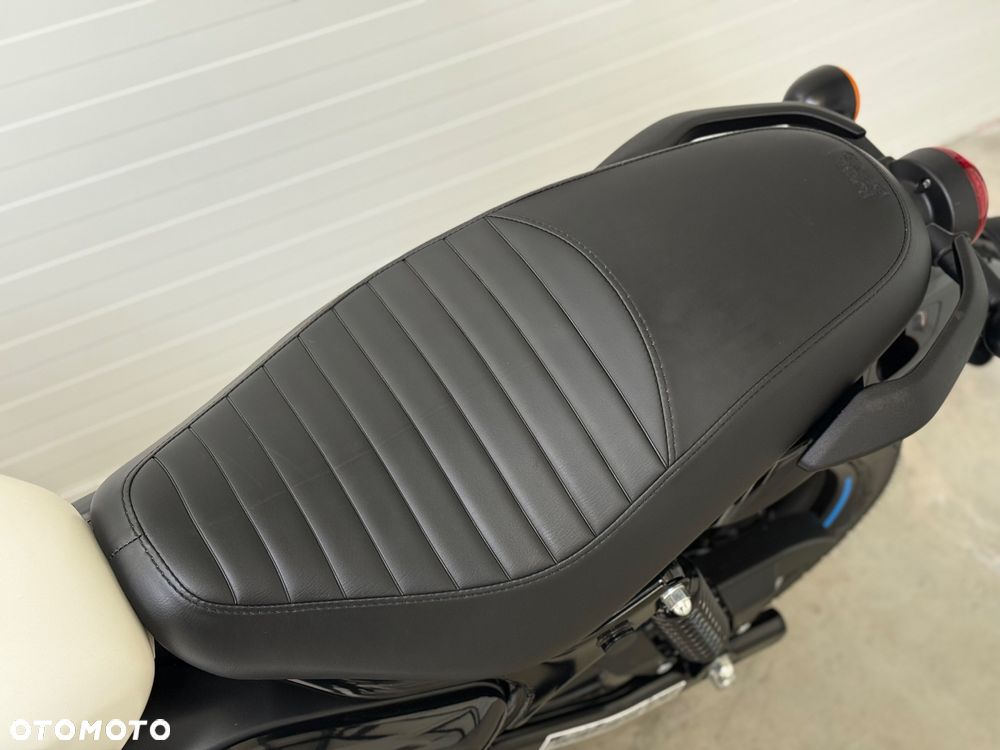 Royal Enfield HNTR - 28