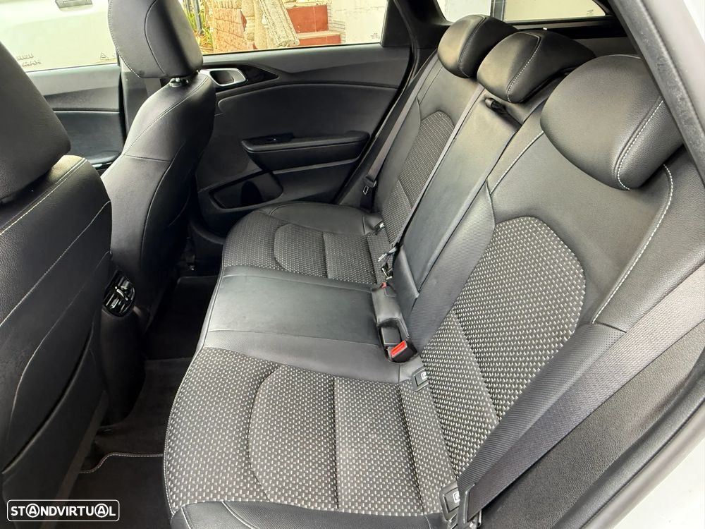 Kia Ceed SW 1.6 CRDi MHEV Drive+SRF - 15