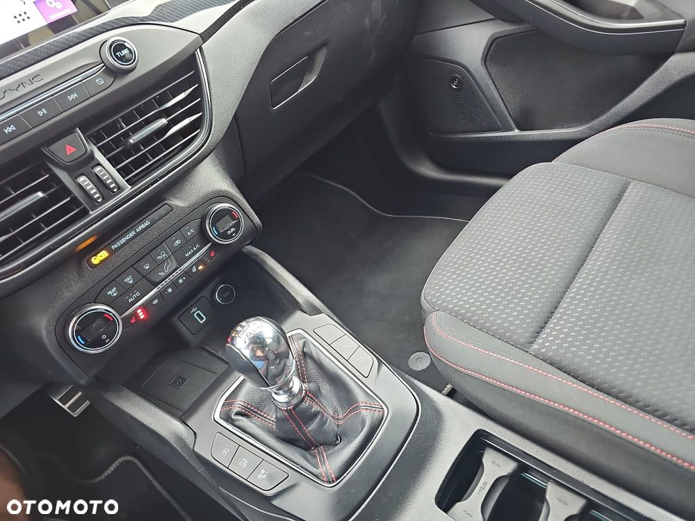 Ford Focus SW ver-1-0-ecoboost-start--stopp--system-st--line - 17