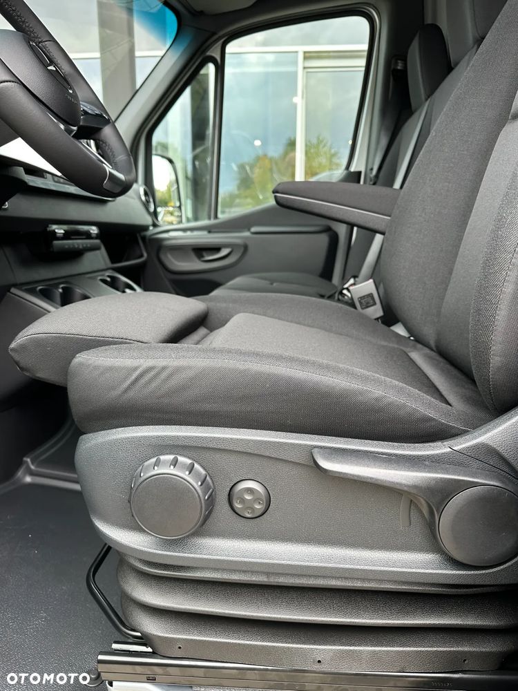Mercedes-Benz Sprinter - 14