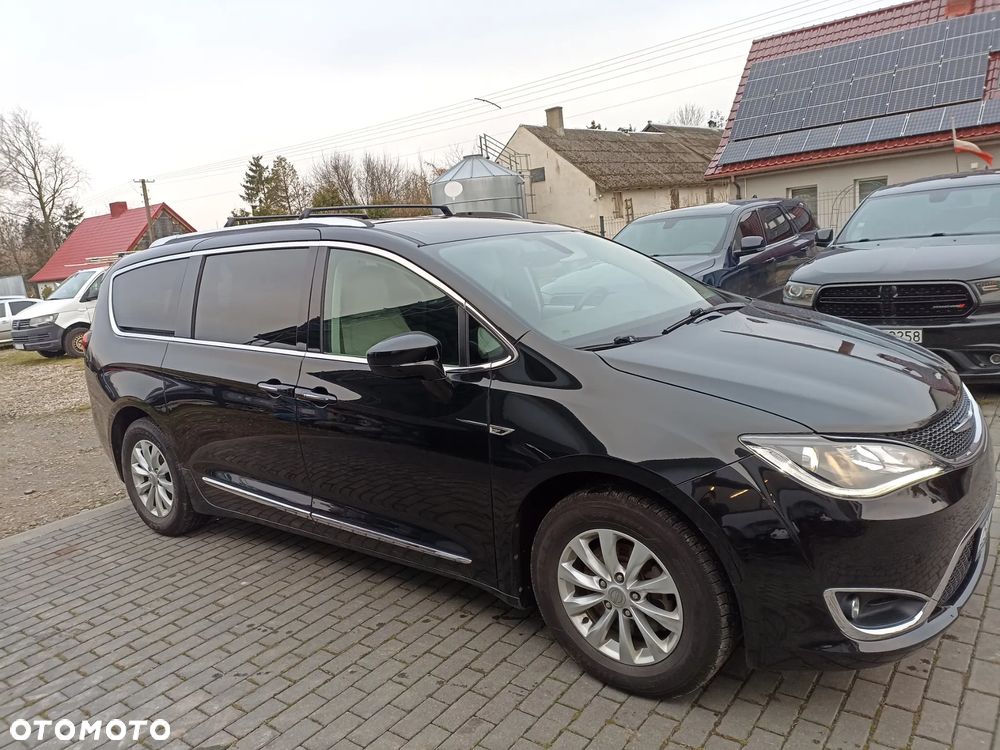 Chrysler Pacifica - 3