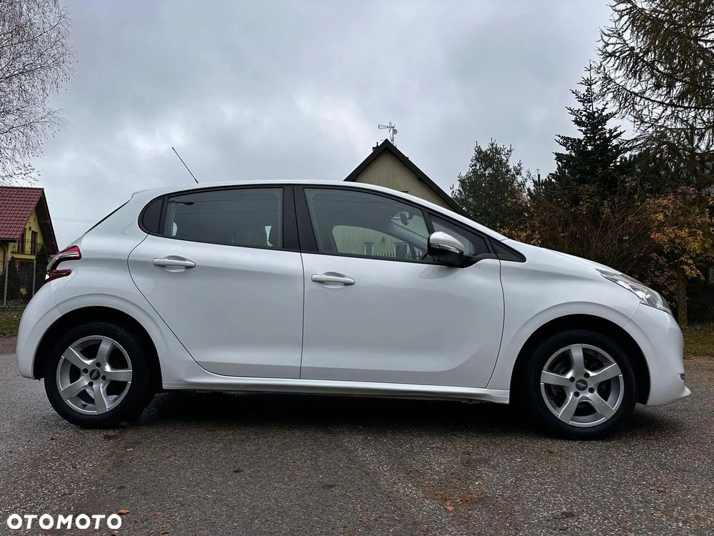 Peugeot 208 - 16