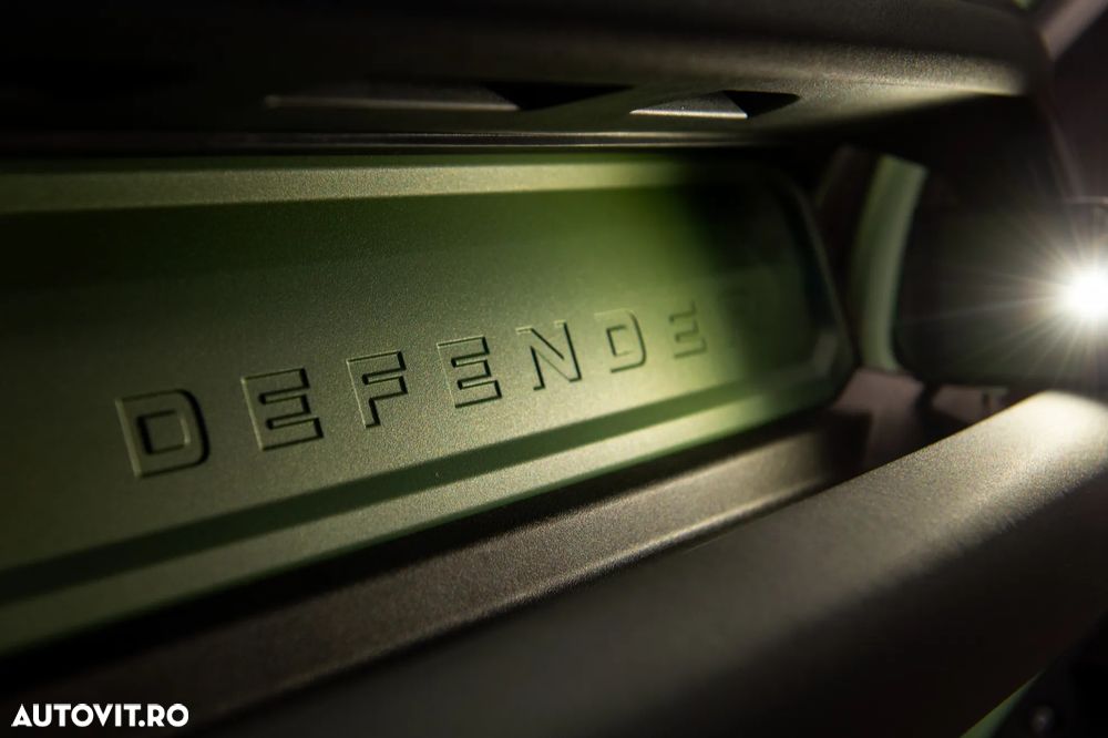Land Rover Defender 110 2.0 P404 PHEV - 12