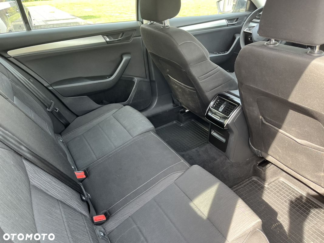 Skoda Superb Combi 1.6 TDI DSG Active - 12