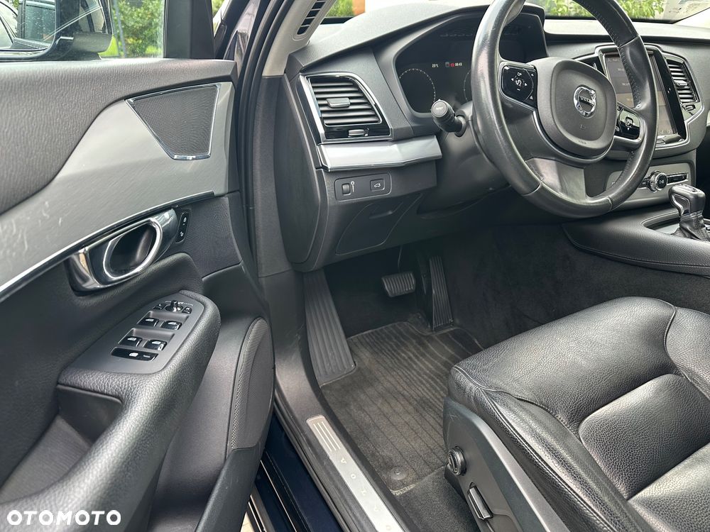 Volvo XC 90 D5 AWD Momentum - 11