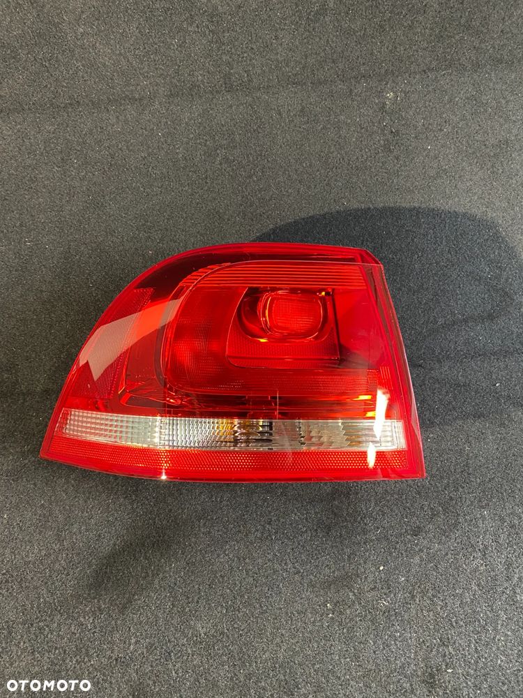 VW TOUAREG 7P lampa lewa tył tylna 7P6945096F