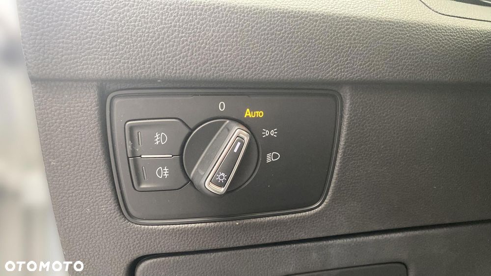 Volkswagen Passat - 25