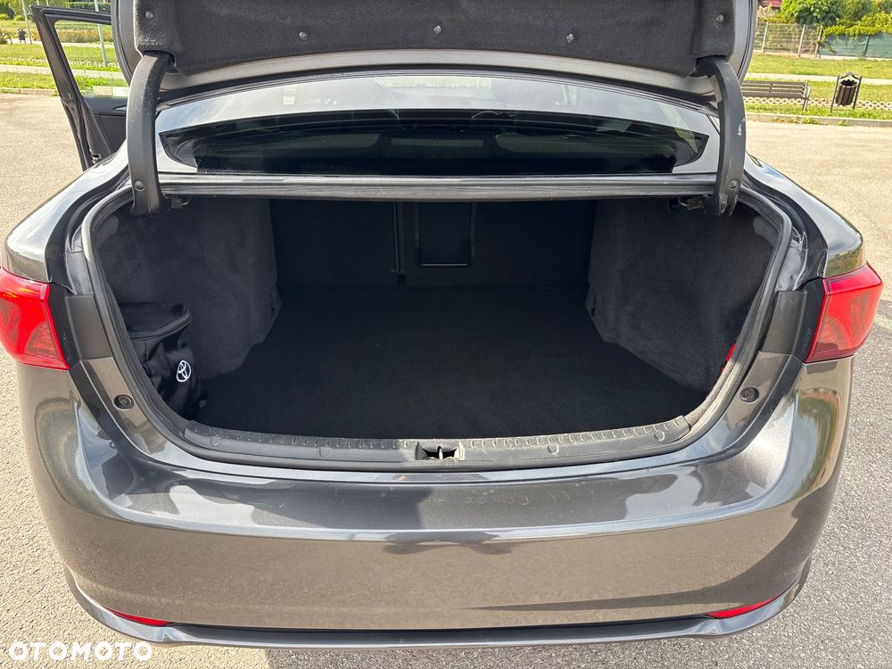 Toyota Avensis 1.8 Premium - 25