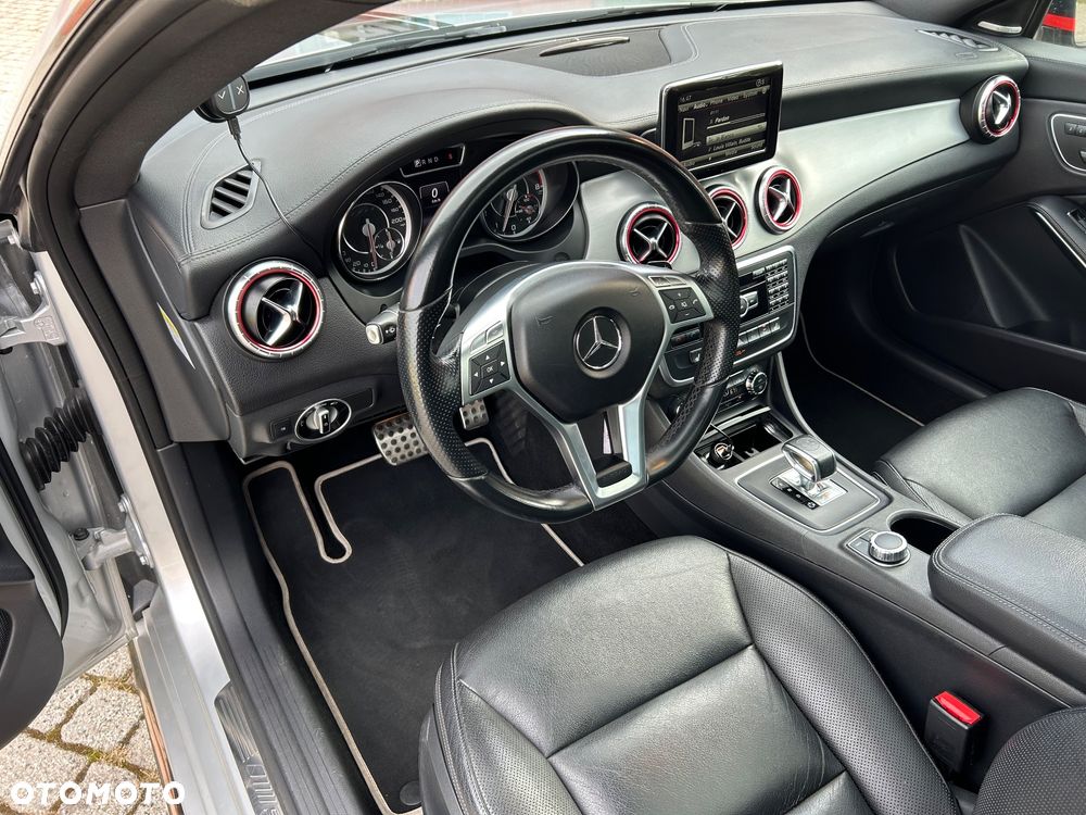 Mercedes-Benz CLA 45 AMG 4Matic 7G-DCT - 13